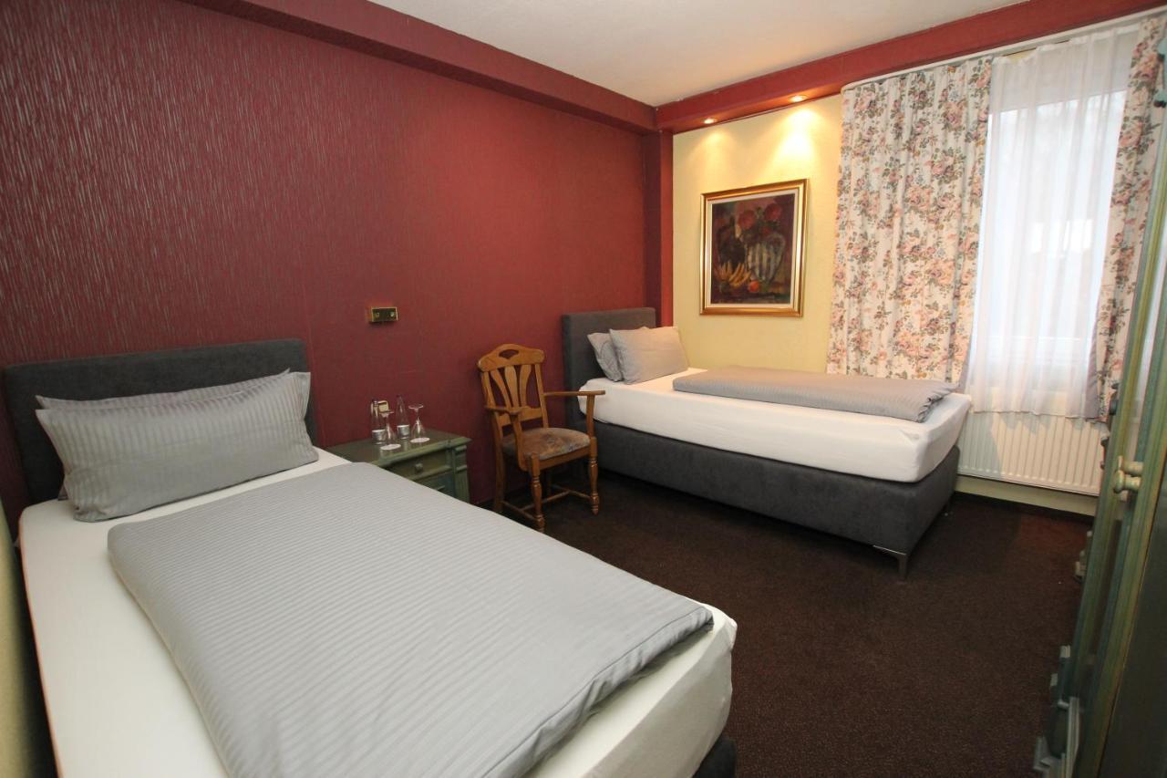 Hotel Restaurant Zur Linde Pattensen Bagian luar foto