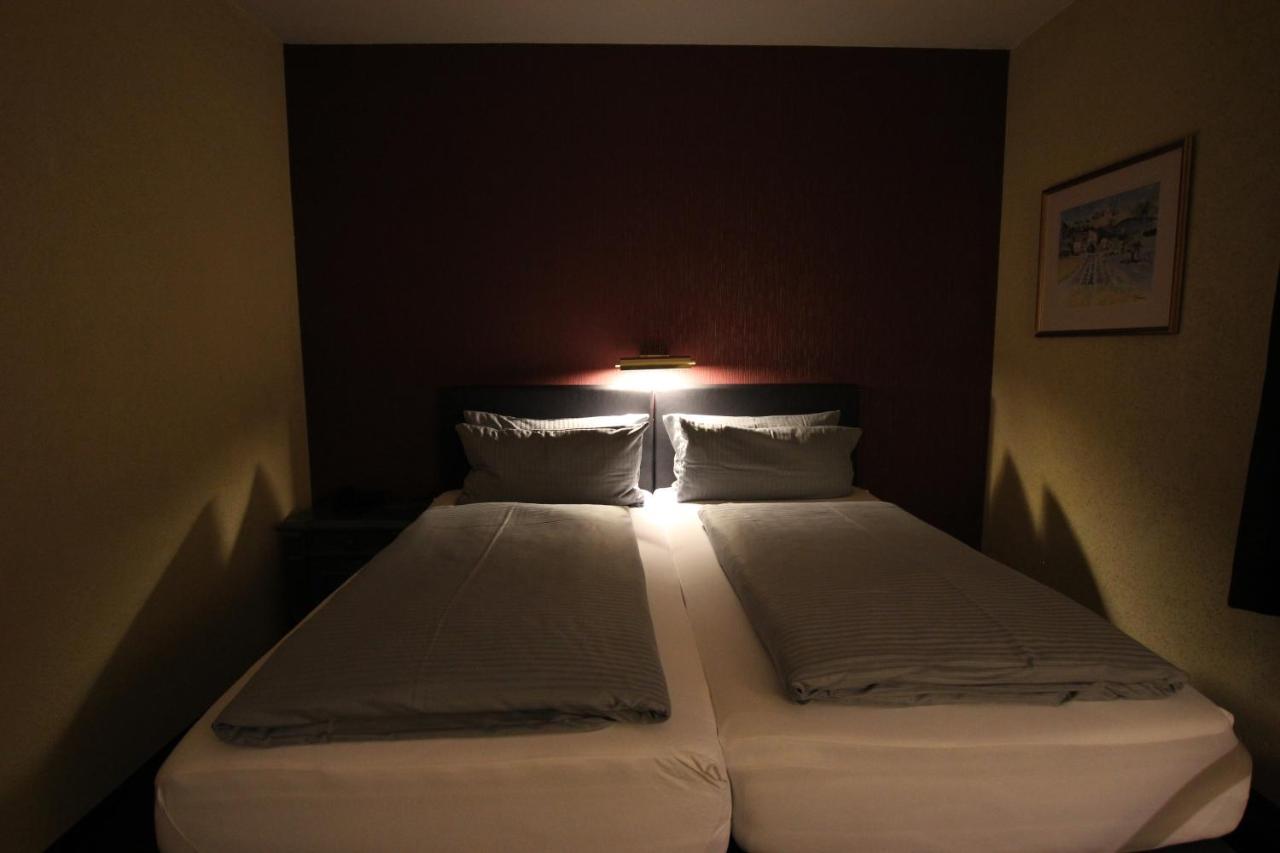Hotel Restaurant Zur Linde Pattensen Bagian luar foto