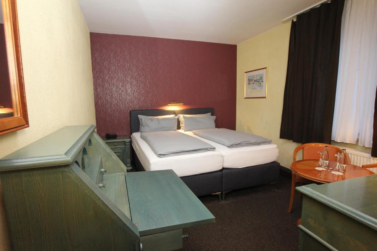 Hotel Restaurant Zur Linde Pattensen Bagian luar foto