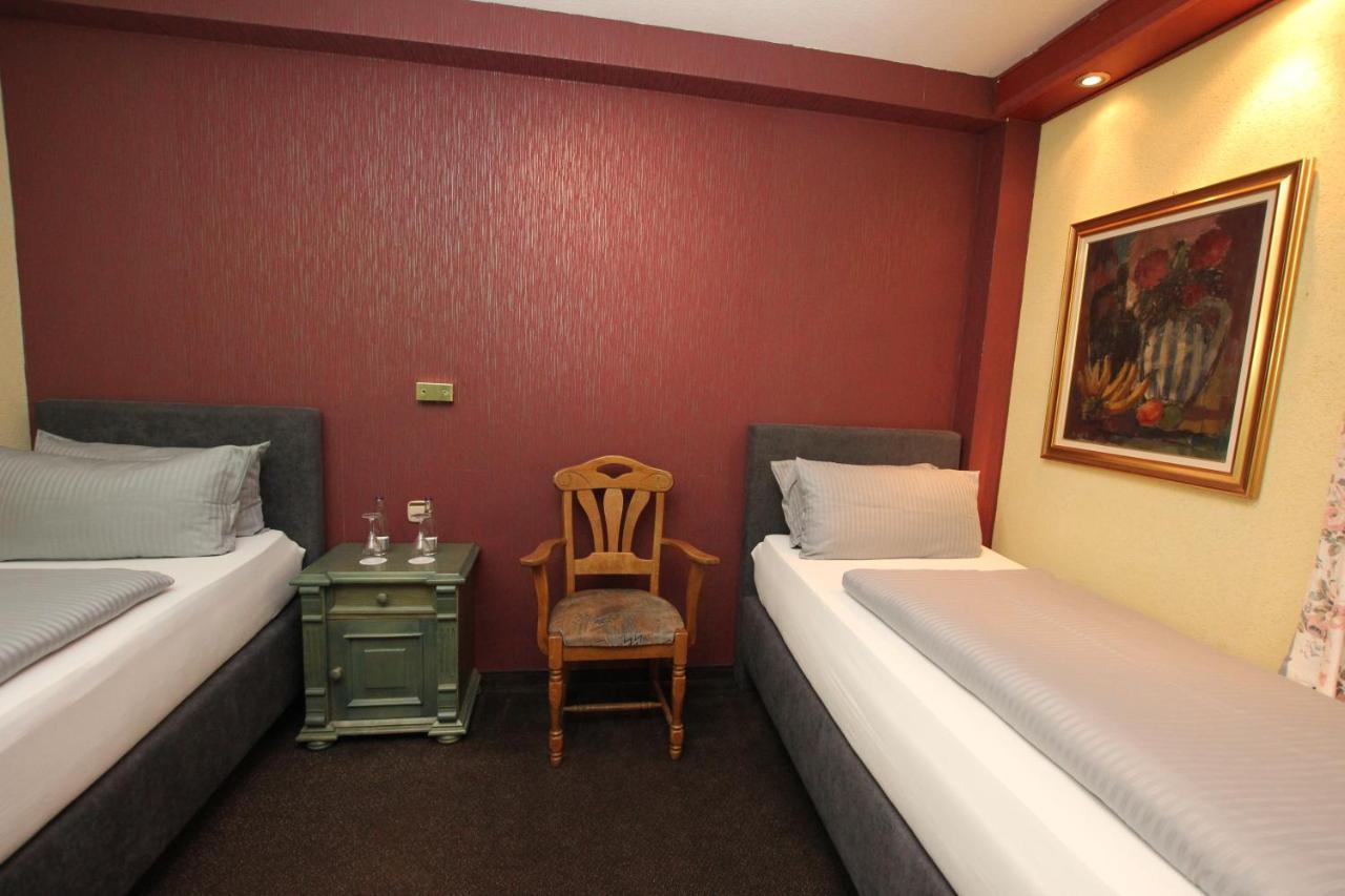 Hotel Restaurant Zur Linde Pattensen Bagian luar foto