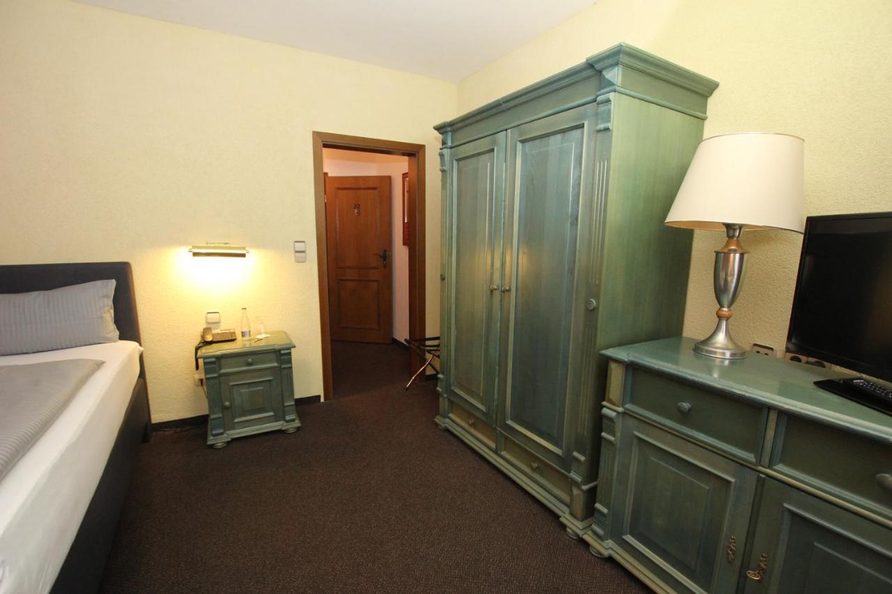 Hotel Restaurant Zur Linde Pattensen Bagian luar foto