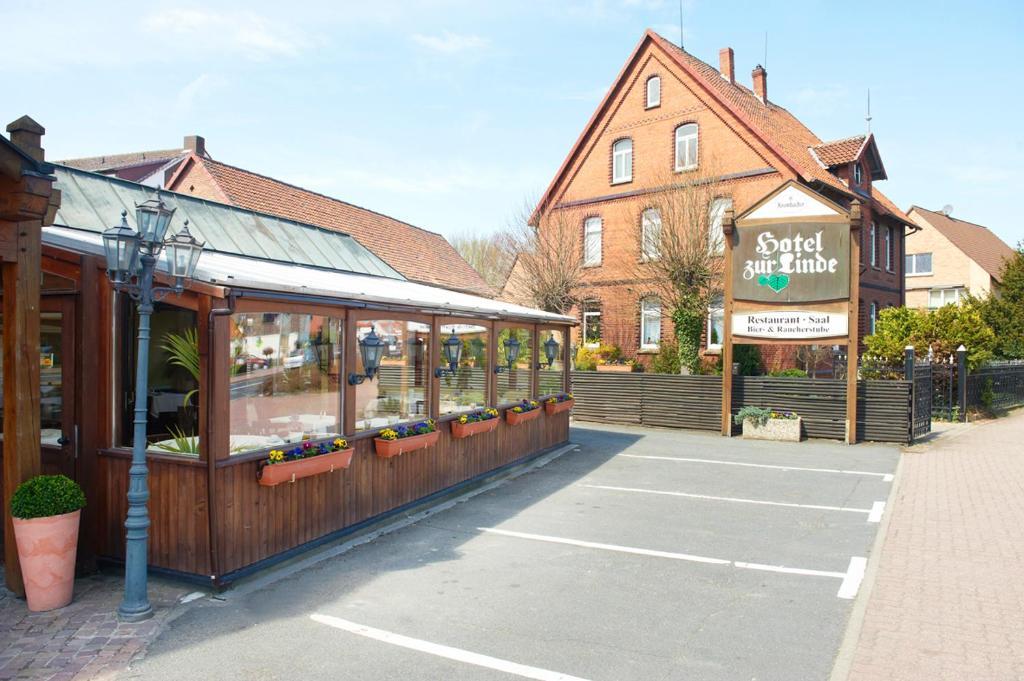 Hotel Restaurant Zur Linde Pattensen Bagian luar foto