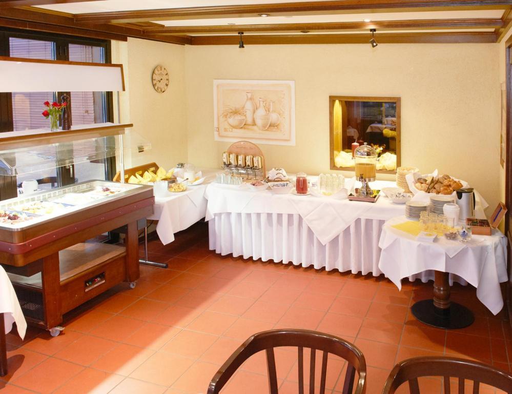 Hotel Restaurant Zur Linde Pattensen Bagian luar foto