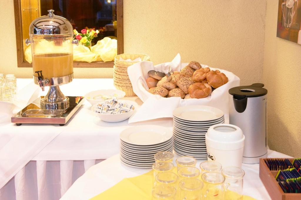 Hotel Restaurant Zur Linde Pattensen Bagian luar foto