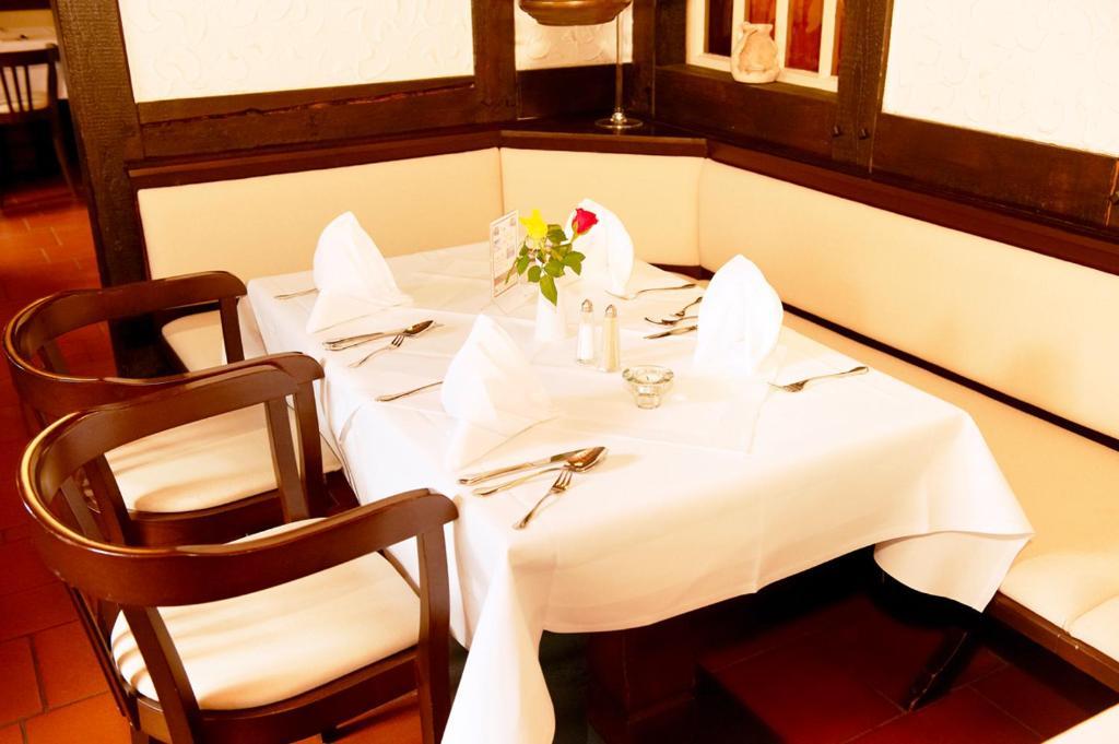 Hotel Restaurant Zur Linde Pattensen Bagian luar foto