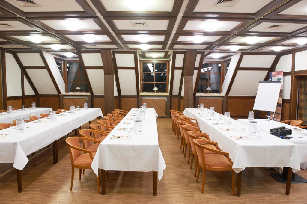 Hotel Restaurant Zur Linde Pattensen Bagian luar foto