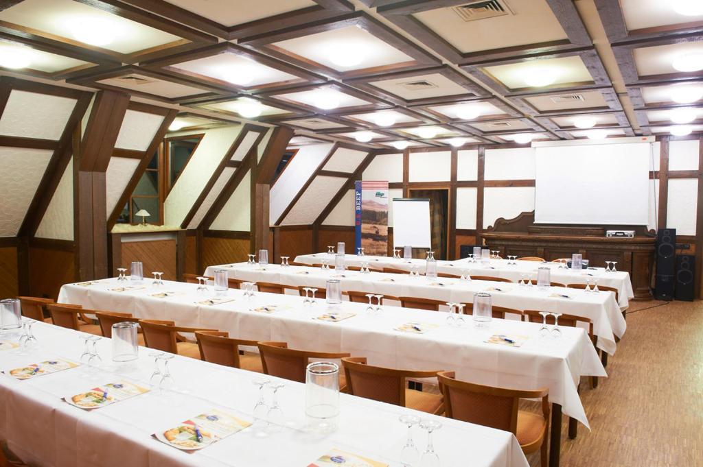 Hotel Restaurant Zur Linde Pattensen Bagian luar foto