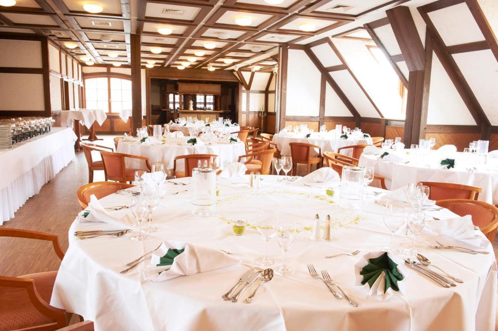 Hotel Restaurant Zur Linde Pattensen Bagian luar foto