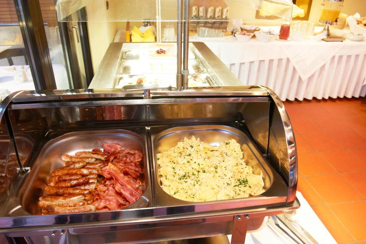 Hotel Restaurant Zur Linde Pattensen Bagian luar foto